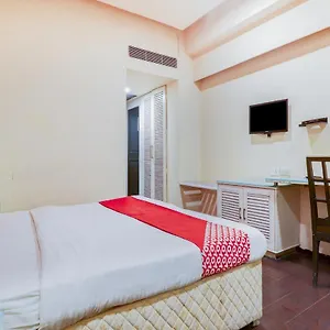 Oyo 79040 Sai Prakash Hotel