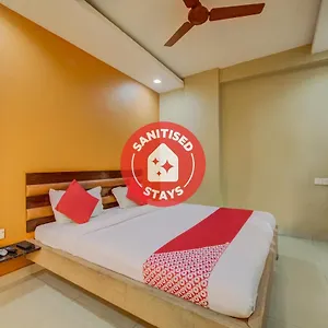 Hotel Oyo 18431 Celestee Grand 2*