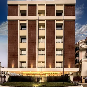 Siesta Hitech Hotel 4*