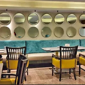 Hotel The Svm Hotel: Lavish Buffet Breakfast Included
