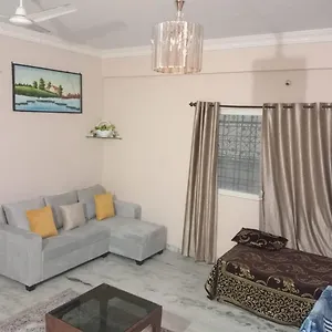 Apartment 3bhk New, Luxury Flat - Ac In Hyd Only For Families 100 M From Main Road