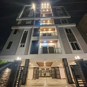 Sr Pride - The Grand Rosso Apartment *