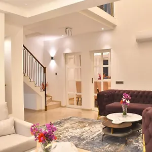 Holiday home Luxuryhouse-3br-free Car & Driver-balcony-wifi *