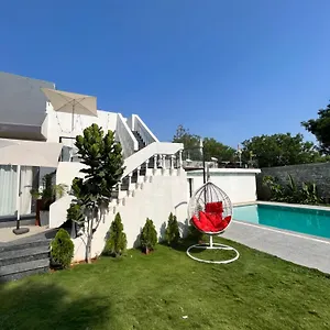 Jlr Farm Villa *
