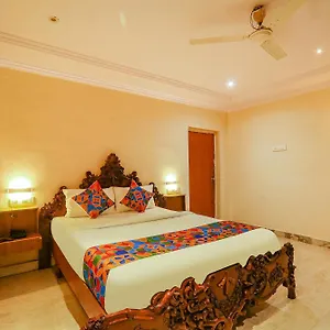 호텔 Fabhotel Maruthi Residency - Nr Metro Station Lakdikapul 하이데라바드