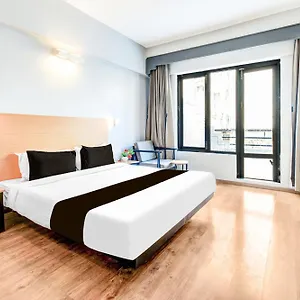 Super Townhouse Lakdikapul 4*