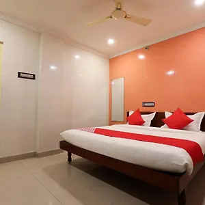 Oyo 15753 Vishnu Priya Residency 3* Hyderabad
