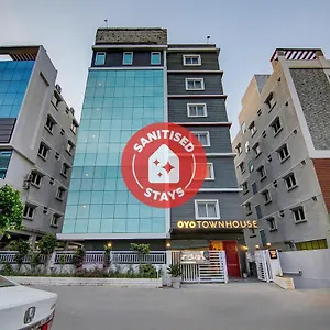 Oyo Townhouse 034 -halcyon Hitech Road Hotel