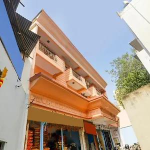 Oyo 75390 Bhavani Rest 3*