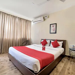 Oyo 674 Manar Luxury * Hyderabad
