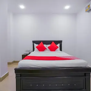 Hotel Oyo 18341 Flagship Metro International 3*