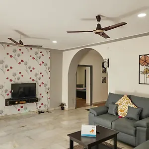 Pent House 2bhk A/c Sr Nagar, Holiday home