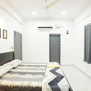 Apartment Luxury @ Banjarahills Near Care Hospitals