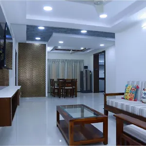 Peaceful With Fitness Center Apartment