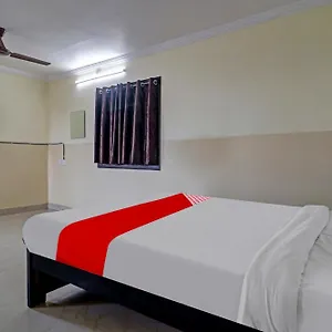 Oyo Flagship Ak Grand Hotel 3*