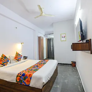 Fabhotel Vk Luxury Room's - Nr Umcc Shahpur 3*
