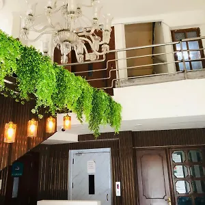 Hotel Blossoms Classic Inn- City View- Free Breakfast