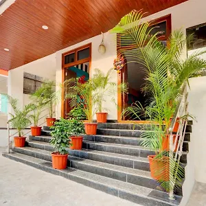 Townhouse Oak Bhooja ホテル