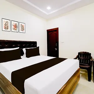 O R Square Hotel *