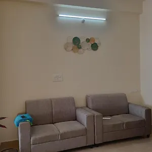 Stayin Lawn Ac Theatre Gardenluxury Apartment