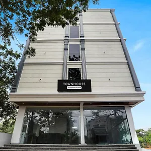 Super Townhouse Shamshabad Near Airport *