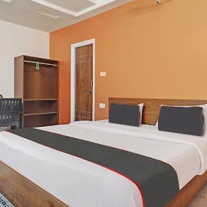 Hotel Collection O Golden Hitech 4*