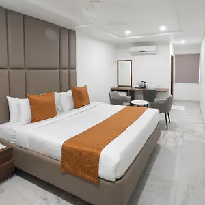 Hotel Kinara Grand