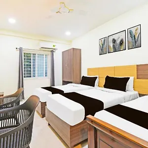 Super Townhouse Kondapur Near Botanical Garden 4*