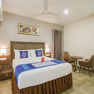 Hotel Oyo 10127 Svm Grand Uppal 3*