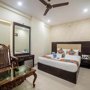 Hotel Oyo 76348 Hotel Tirumala 3*