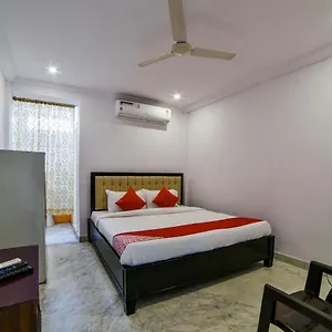 Hotel Oyo 13251 Three Castles Deluxe