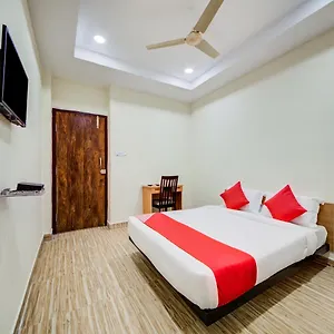 Oyo Flagship 15932 Malkajgiri Hotel 3*