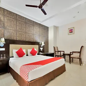 Oyo 12384 Serene Majestic Hotel