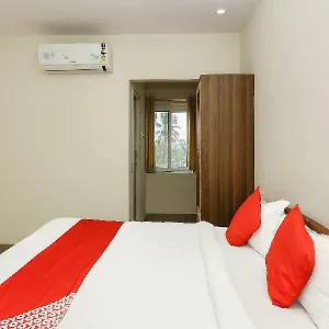 Oyo 28679 Sri Lakshmi Deluxe 2* Hyderabad