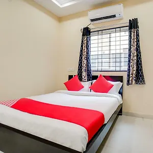 Oyo 46419 Moon Light Hospitality Hotel