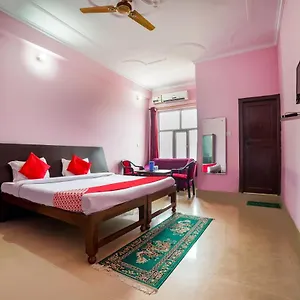 Oyo 72767 Sri Sai Krupa Hotel 3*
