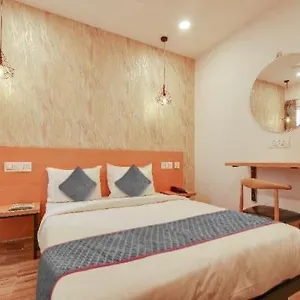 Hotel Luxury Prestige - Banjara Hills View With Complimentary Breakfast 3*