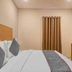 Super Townhouse White Ridge Kphb Opp Jntu Hotel